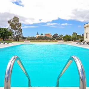 Dimora Savarino Villa con Piscina